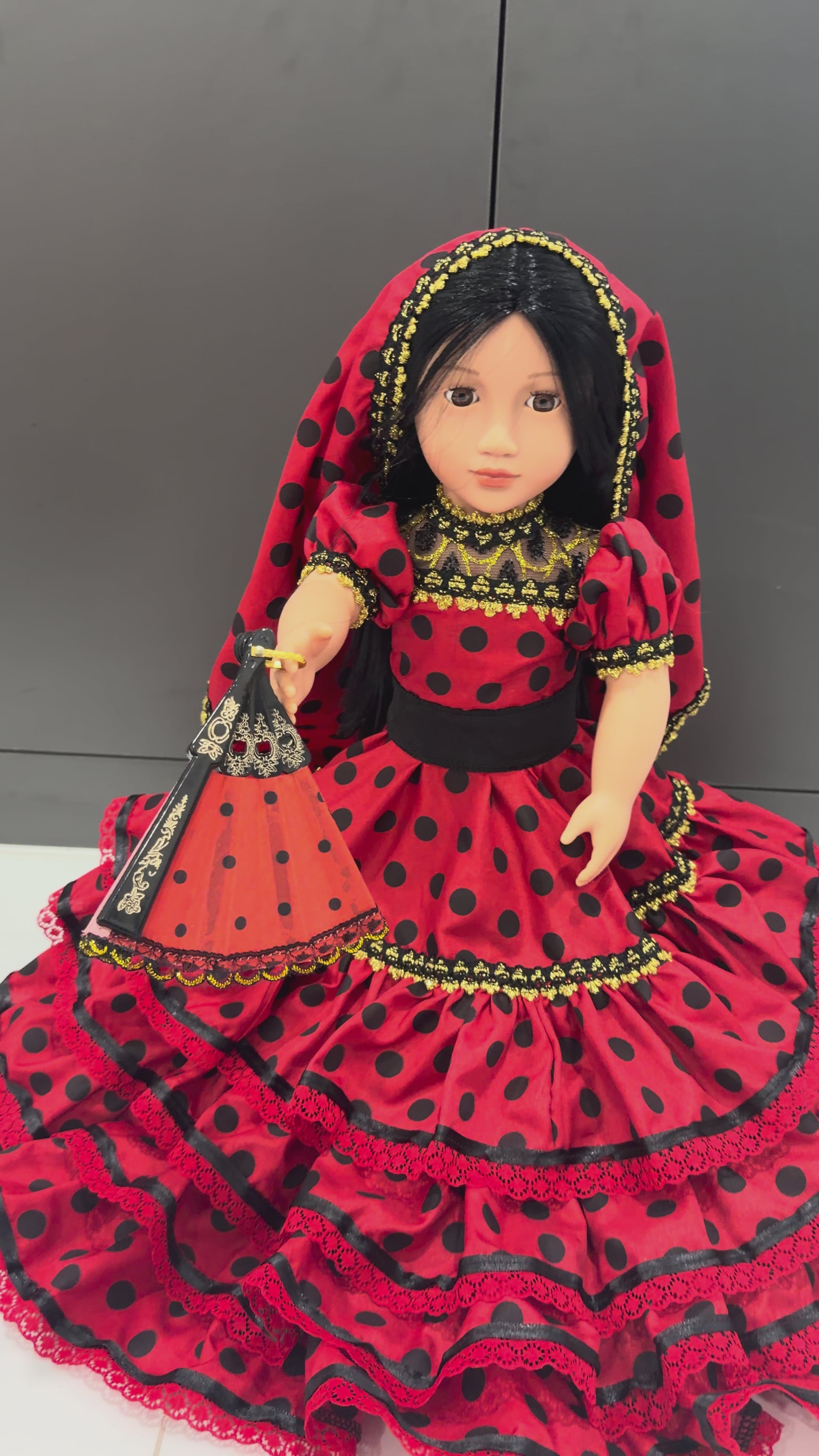 18” Muñeca Religiosa Gitana con Abanico/ Gypsy Religious Doll with Hand Fan
