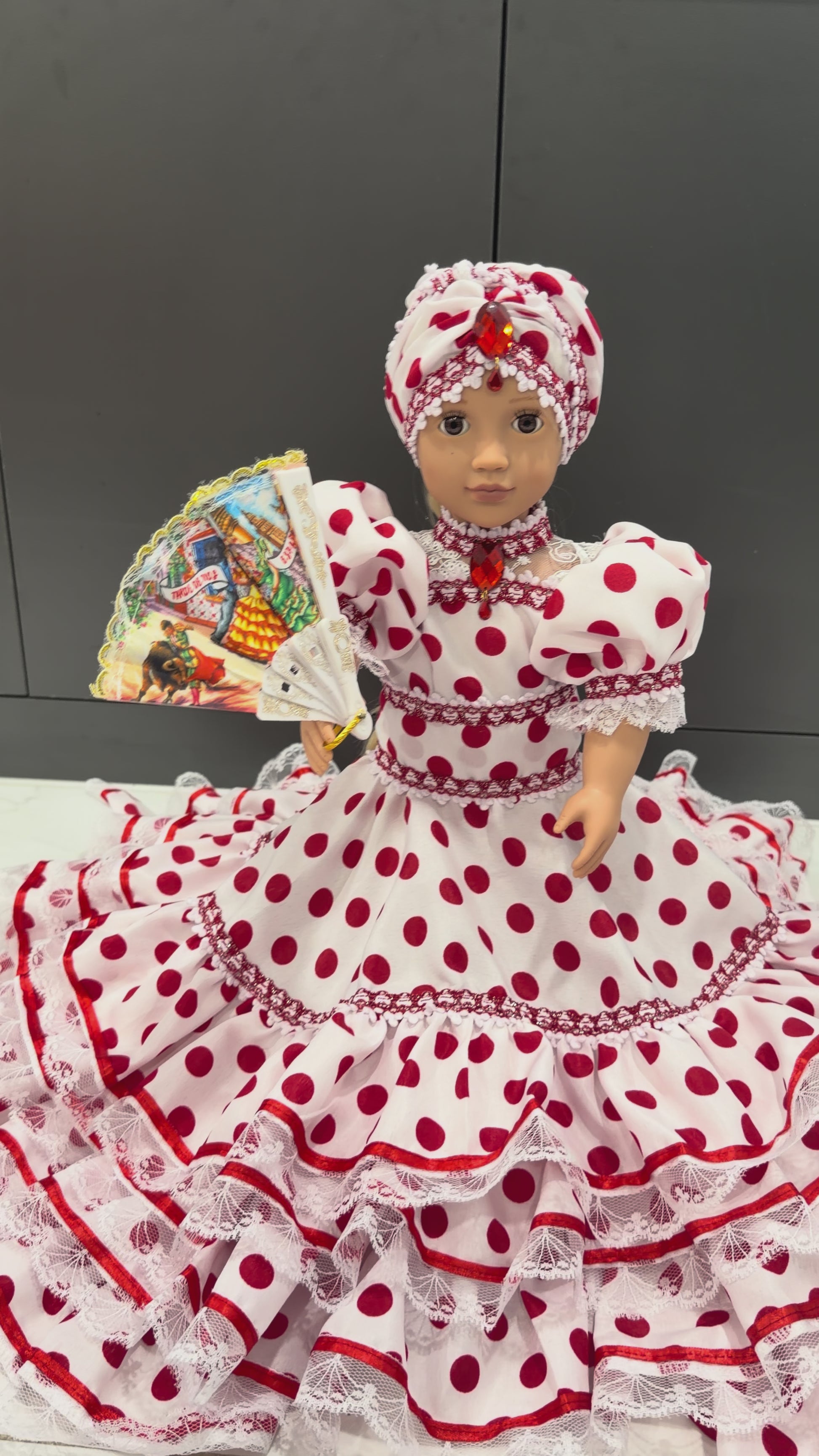 18” Muñeca Religiosa Gitana con Abanico/ Gypsy Religious Doll with Fan/ Santeria