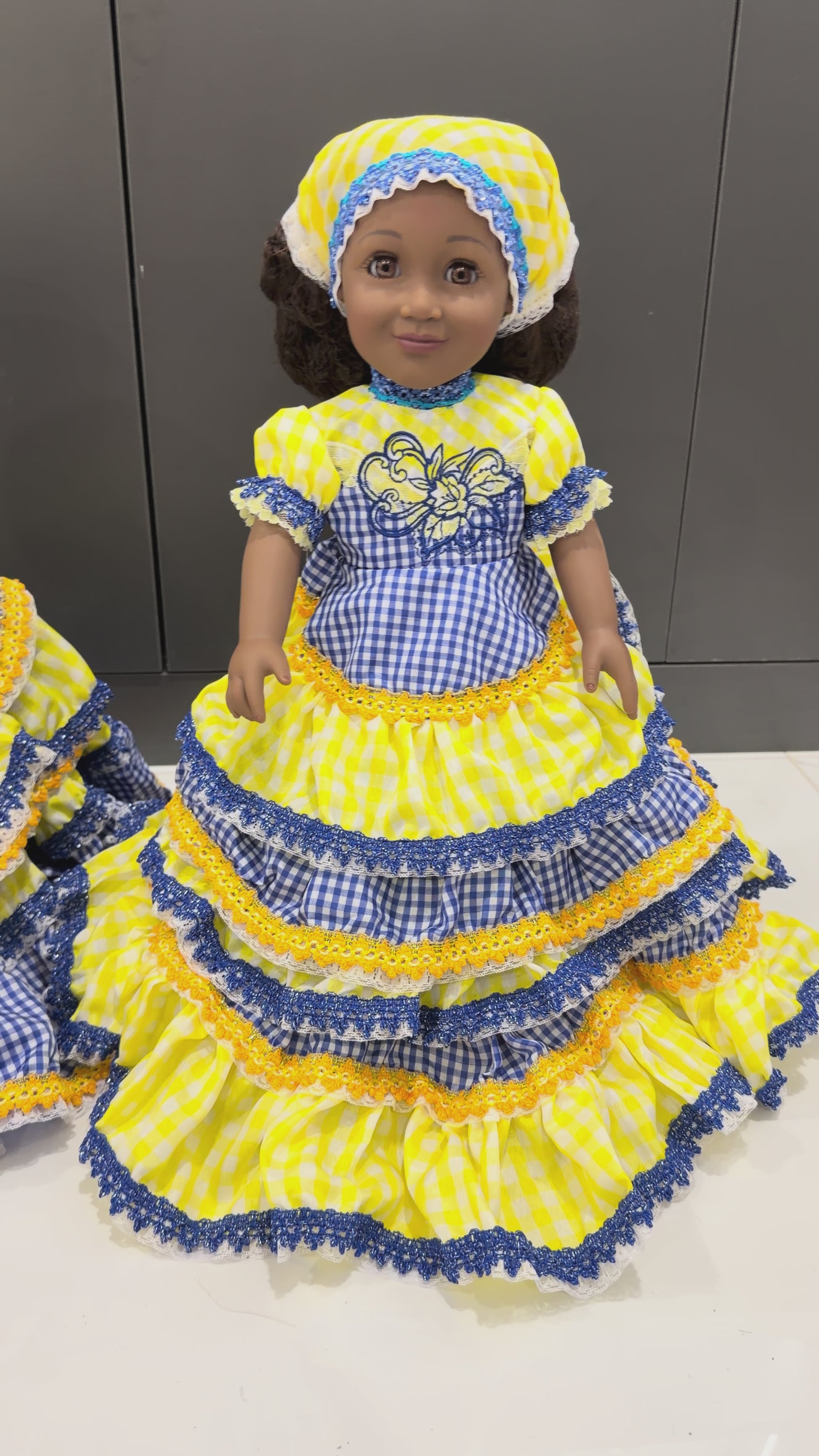 18" Muñeca Religiosa Oshun y Yemaya Dos Aguas/ Oshun Yemaya Two Waters Muñeca Religiosa Santeria
